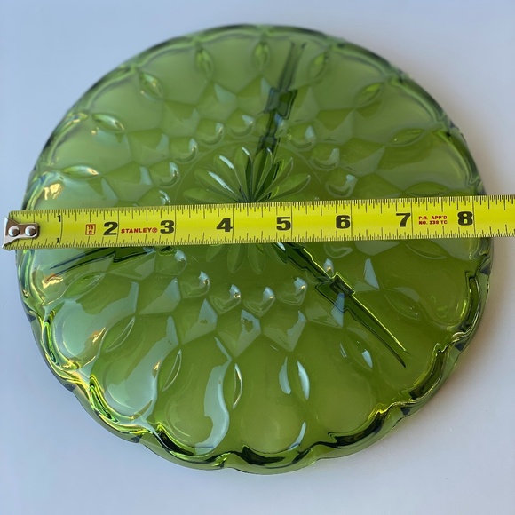 1960s Anchor Hocking Round Green Glass Divided Relish Dish in Fairfield Pattern - Picture 5 of 5